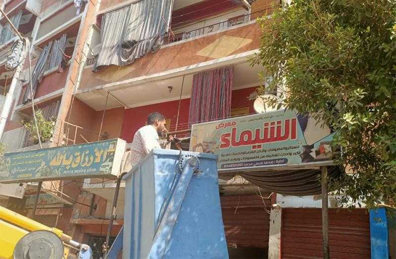 محافظ أسيوط: حملات لمراجعة الإعلانات بالشوارع والميادين وإزالة المخالفة وغير المرخصة | صور