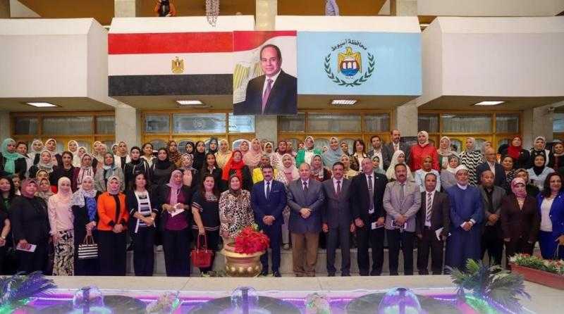 ”الوطنية للتدريب” تواصل جولاتها بأسيوط لعقد ندوات برنامج ”المرأة تقود في المحافظات المصرية” | صور