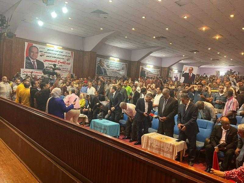 رئيس نقابة الغزل والنسيج: نشهد ميلاد جمهورية جديدة في عهد الرئيس السيسي ونؤيده وندعمه في كل قراراته| صور