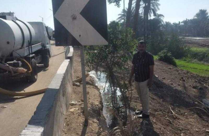 رئيس الوحدة المحلية بطهطا يتابع زراعة الأشجار بمجلس قروي الصوامعة غرب | صور