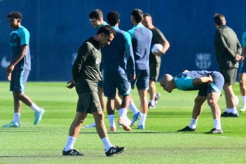 تشافي يستقر على تشكيل برشلونة لمواجهة شاختار