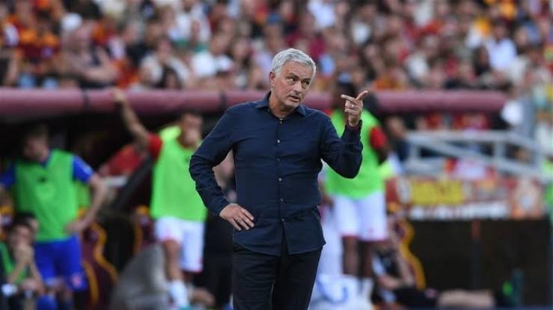 الاتحاد الإيطالي يعاقب مورينيو قبل موقعة إنتر ميلان