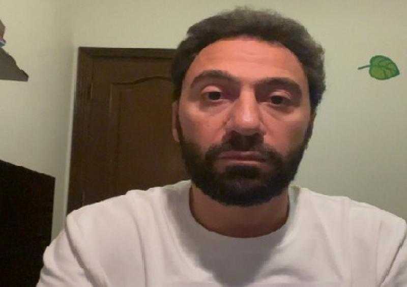 محمد سلام يعتذر عن مسرحية زواج اصطناعي: مش متخيل إني أهزر وأرقص وإخواتنا بيتقتلوا