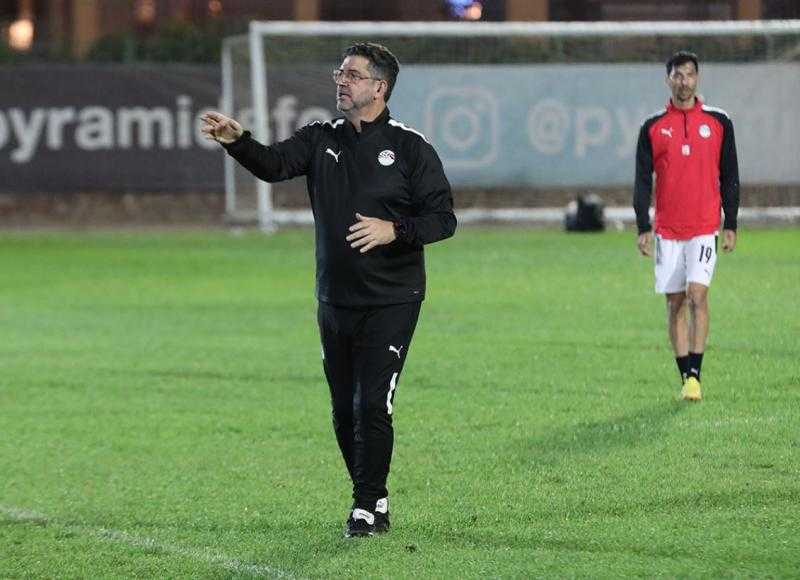 فيتوريا يعلن قائمة اللاعبين المحترفين لمعسكر نوفمبر المقبل