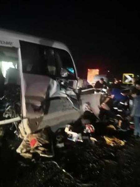 انقلاب أتوبيس من أعلى نفق أحمد بدوي في شبرا .. ومحافظ القاهرة يتفقد الحادث