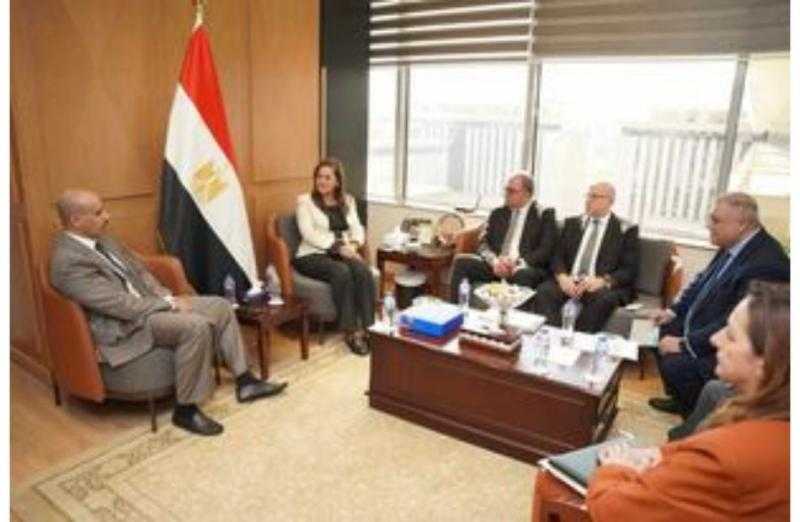 هالة السعيد تلتقي المدير العام للمعهد العربي للتخطيط بالكويت لتعزيز التعاون