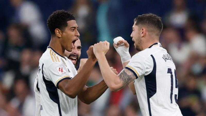 بيلينجهام يقود ريال مدريد لفوز مثير على برشلونة في كلاسيكو الدوري الإسباني