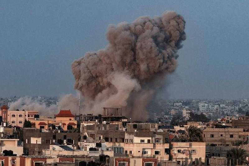 إعلام فلسطيني: غارات مكثفة للاحتلال تستهدف شمال القطاع ومدينة غزة