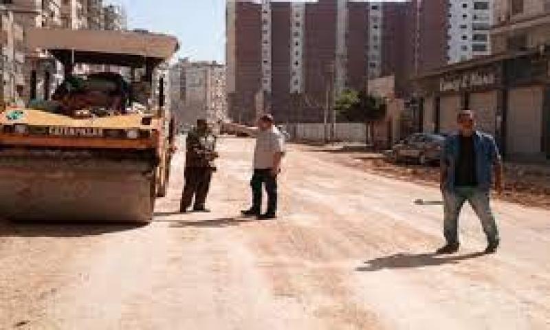 ترميم ورصف ورفع كفاءة الشوارع المدرجة بالخطة الاستثمارية بحي غرب المنصورة
