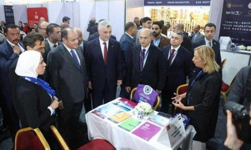وزير التجارة ونظيره التركي يتفقدان الملتقى الدولي للصناعة