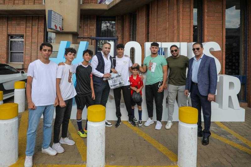 الجالية العربية تساند الأهلي أمام صن داونز والكوفية الفلسطينية حاضرة في المدرجات