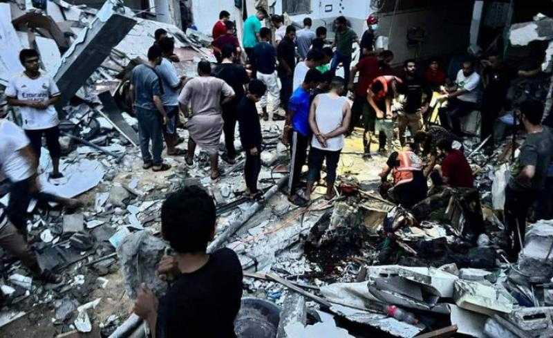 18 شهيدا بينهم 5 أطفال جراء قصف منزلين وسط غزة