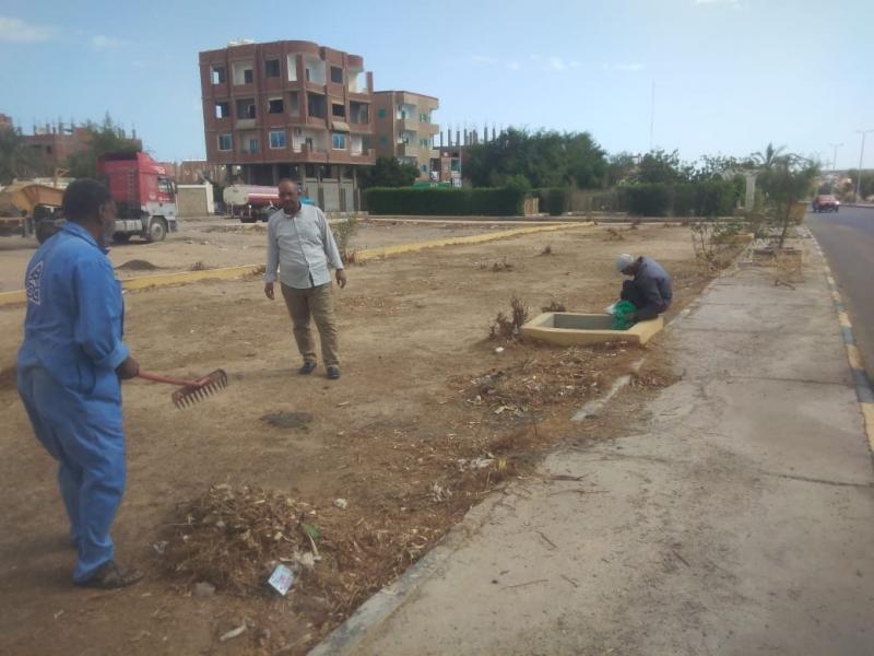 إعادة فتح طريق «سفاجا - قنا» بعد رفع آثار السيول