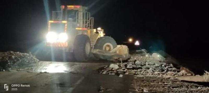 إعادة فتح طريق ”شرم الشيخ - دهب” بعد إزالة آثار السيول والأمطار