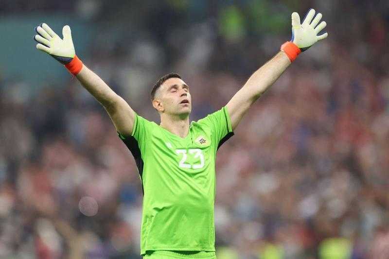 مارتينيز يفوز بجائزة فانس فوتبول لأفضل حارس في العالم