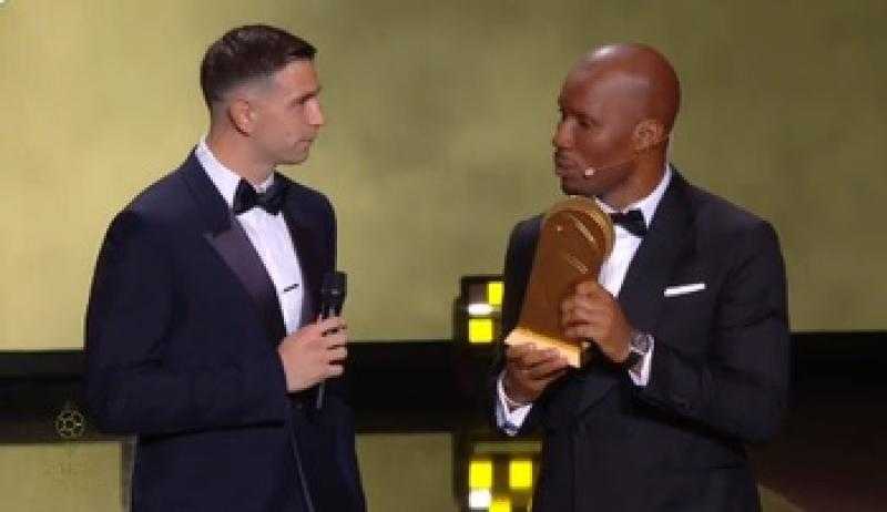 مارتينيز: التصدي لفرصة فرنسا بنهائي المونديال الأروع بالنسبة لي