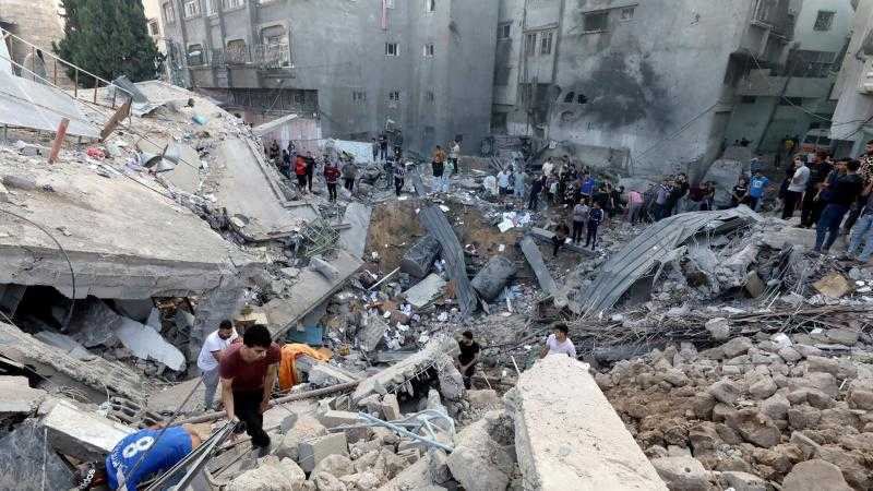 مصادر طبية فلسطينية: 100 شهيد و400 جريح بمخيم جباليا.. والعشرات تحت الأنقاض