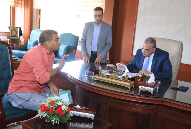 خط أحمر