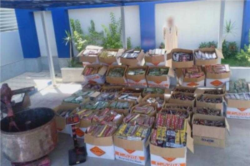 الداخلية تضبط مليون قطعة ألعاب نارية بحوزة شخصين في الفيوم