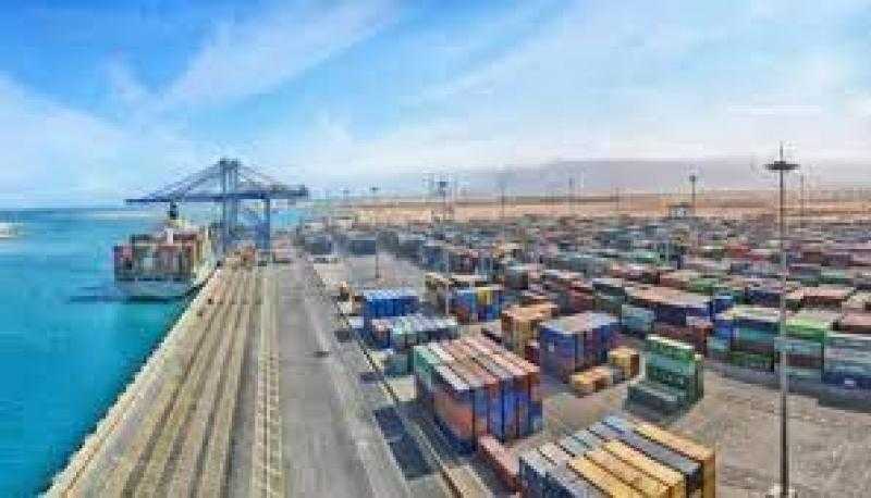 خبير نقل بحري: قناة السويس لن تتأثر بتعليق الشركات مرور السفن بالبحر الأحمر