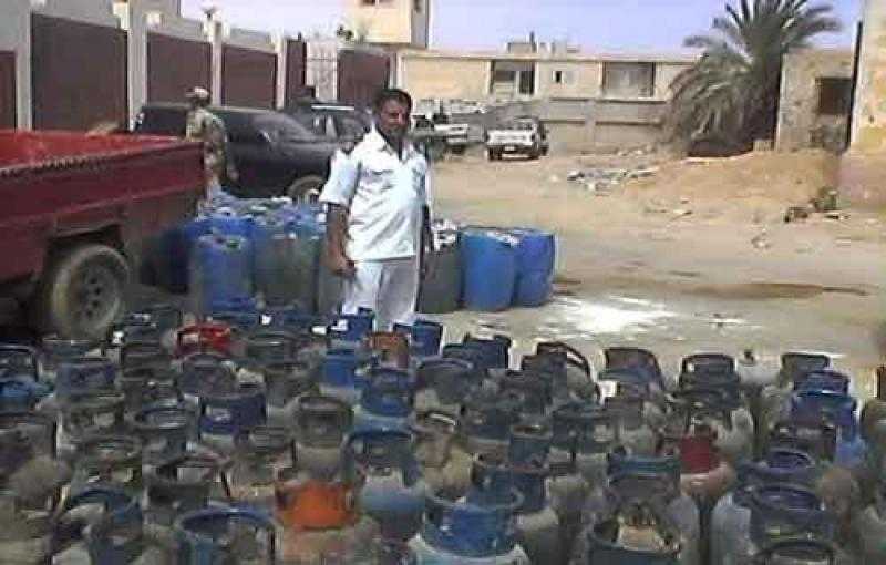 ضبط تاجر فى إيتاى البارود بالبحيرة جمع 500 لتر بنزين مدعم