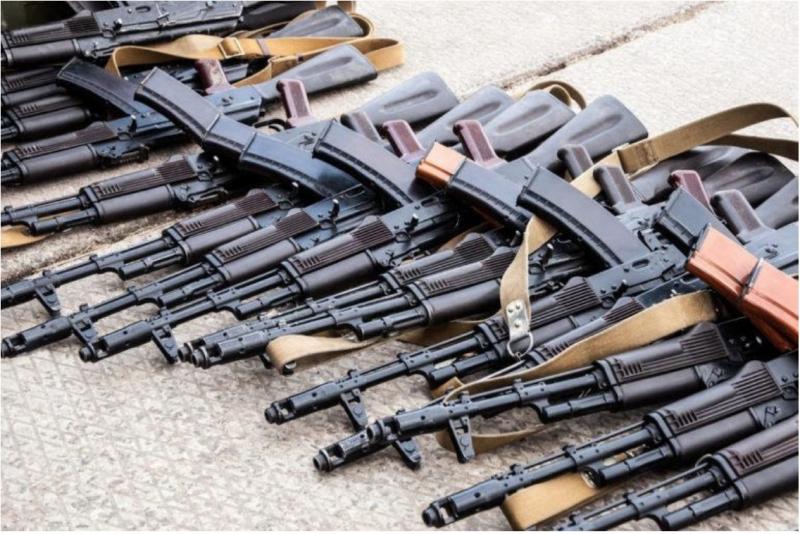 ضبط أحد الأشخاص لقيامه بتصنيع وإصلاح الأسلحة النارية والاتجار بها ببني سويف