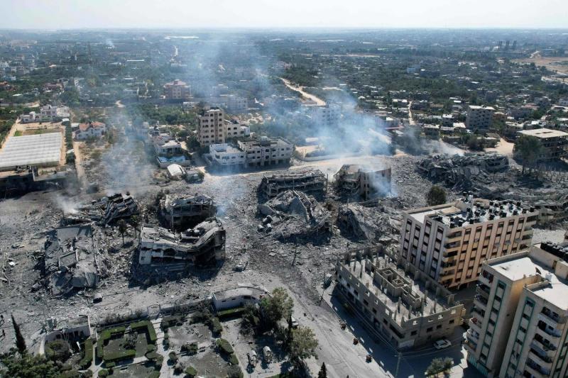 قصف إسرائيلي مكثف يستهدف الأبراج المحيطة بمستشفى القدس بغزة