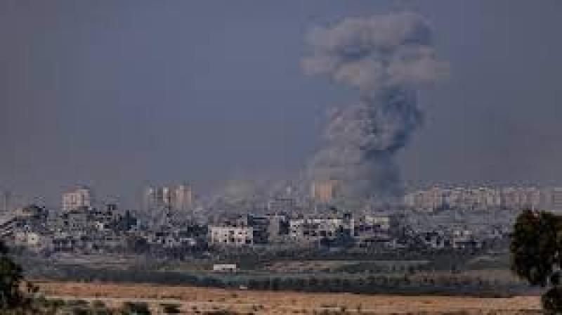 إعلام فلسطيني: 4 شهداء في غارة على دير البلح وسط قطاع غزة