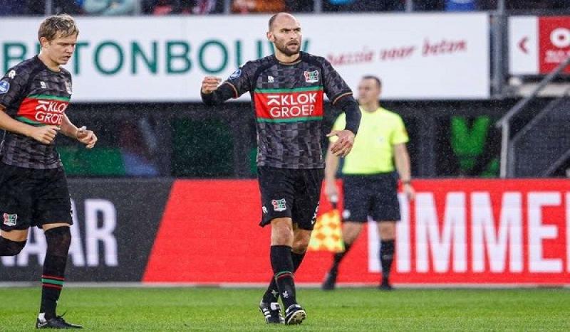 التهاب عضلة القلب يتسبب في انهيار الهولندي باس دوست أمام ألكمار