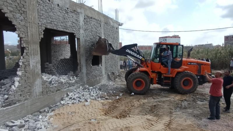 إزالة 12 تعديًا على الأراضي الزراعية في إدكو وشبراخيت بمحافظة البحيرة