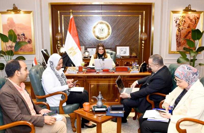 وزيرة الهجرة تبحث مع خبير مصري بالخارج تدريب الممرضين وإنشاء مركز متخصص في جراحات الأجنة والأبحاث