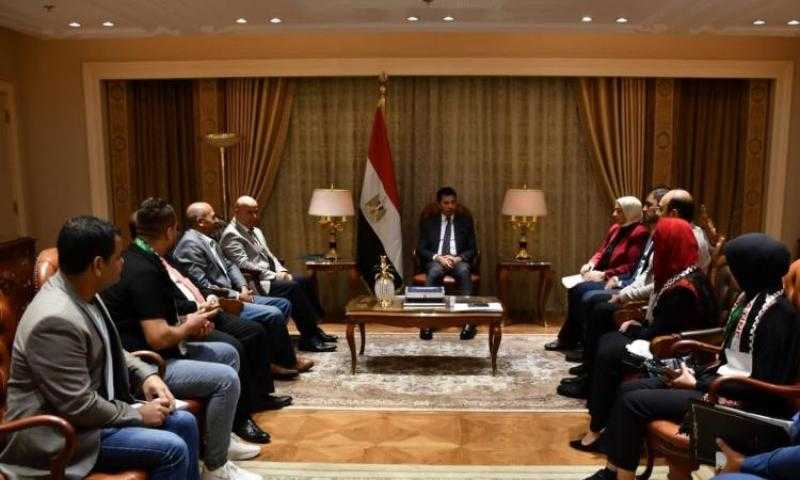 وزير الرياضة يلتقي الوفد الفلسطيني المُشارك بسفينة النيل للشباب العربي