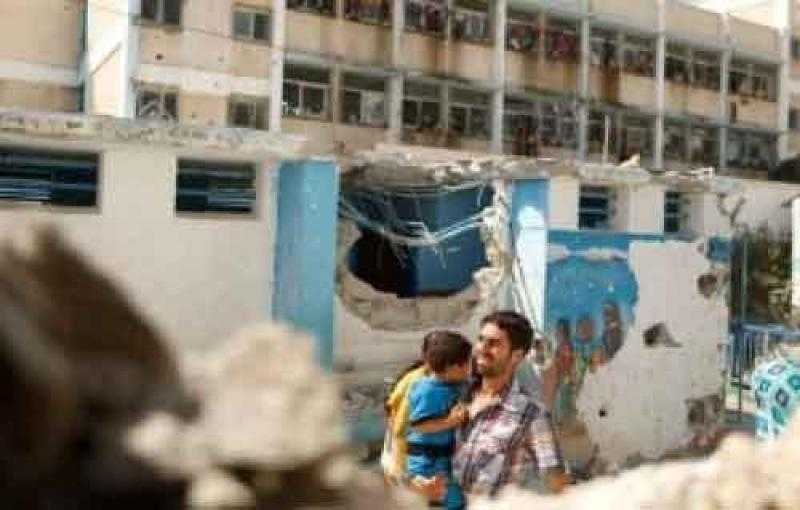 شهداء وجرحى في غارة إسرائيلية على مدرسة تؤوي آلاف النازحين تابعة لـ”أونروا”