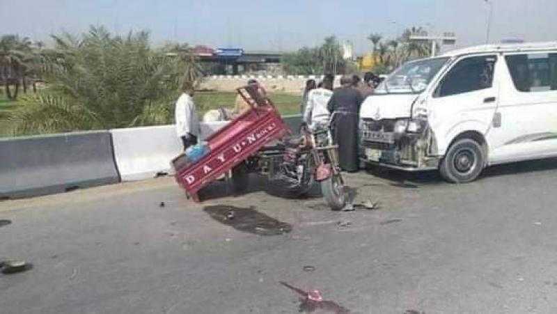 إصابة 4 أشخاص إثر حادث تصادم تروسيكل وميكروباص في الجيزة