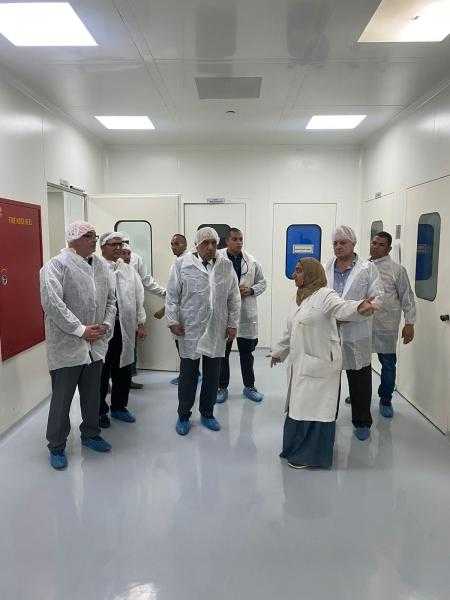 في زيارة مفاجئة.. وزير قطاع الأعمال العام يتفقد مصانع شركة النصر للكيماويات الدوائية