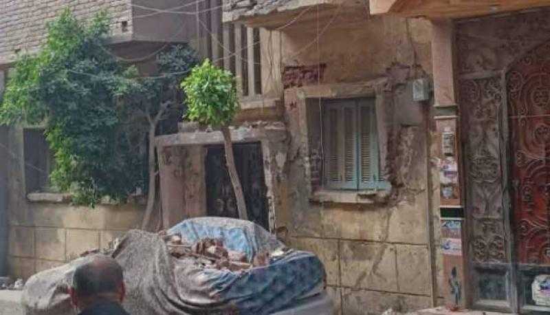 تهشم 3 سيارات إثر سقوط بلكونة من عقار بالإسكندرية دون إصابات