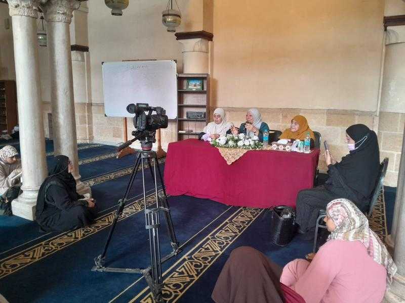 ملتقى المرأة بالجامع الأزهر يعدد أهمية التوعية بمكانة المقدسات في الإسلام | صور