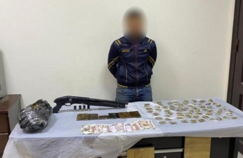 القبض على 4 عناصر إجرامية للإتجار بالمخدرات وحيازة سلاح بحملات بالفيوم والشرقية