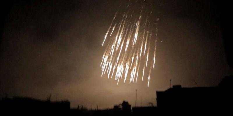 جيش الاحتلال يطلق قنابل فسفورية بكثافة غرب بيت لاهيا