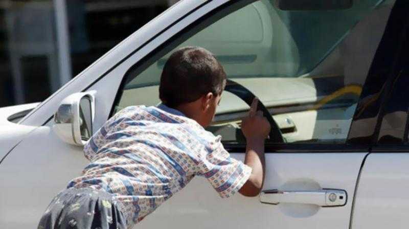 ضبط عدد من مرتكبي جرائم استغلال الأحداث في أعمال التسول واستجداء المارة بالطرق