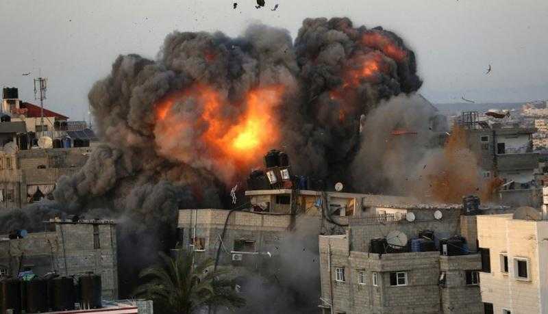 جيش الاحتلال يستهدف منازل سكنية في غزة