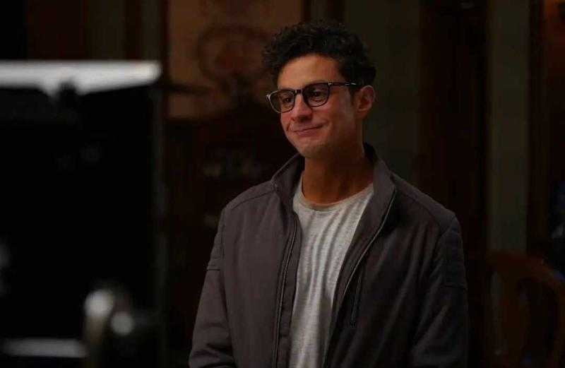 بصورة من الكواليس.. أحمد الفيشاوي يروج لشخصيته بفيلم ”السيستم”