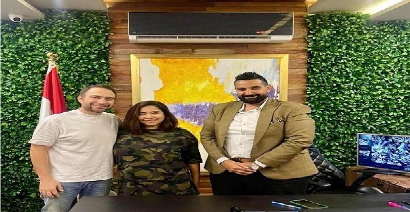 شيرين عبدالوهاب تظهر برفقة حسام حبيب بعد إعلانها تأجيل حفلاتها المقبلة