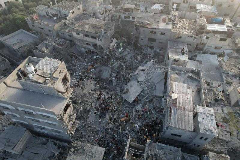 طيران الاحتلال الإسرائيلي يستهدف محيط مجمع الشفاء الطبي في غزة