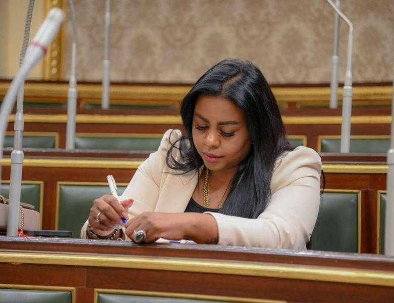برلمانية تناشد المصريين الوقوف صفا واحدا خلف المرشح الرئاسي عبد الفتاح السيسي