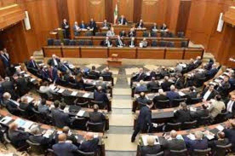 لبنان: 31 عضوًا بمجلس النواب يطلبون مساعدة الدول العربية لمنع جر لبنان إلى الحرب