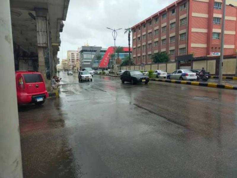 أمطار غزيرة تضرب بورسعيد.. والمحافظة ترفع حالة الطوارئ