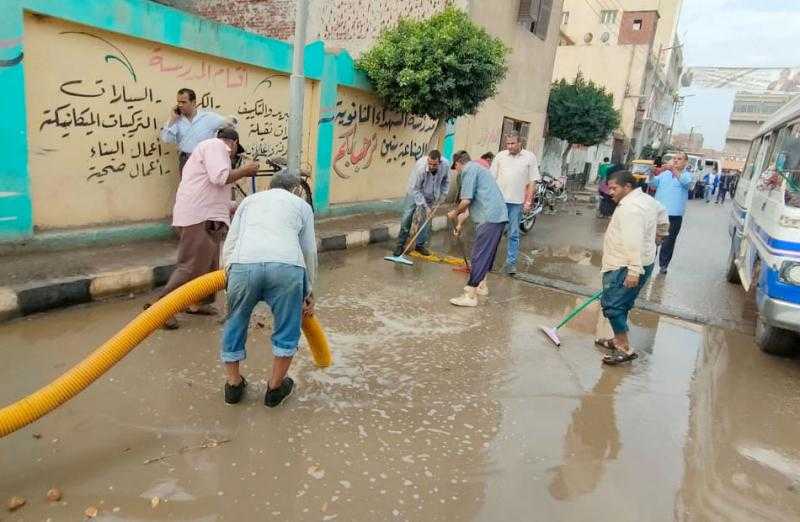 محافظ المنوفية يوجه بالتعامل الفوري وشفط كل تجمعات الأمطار| صور