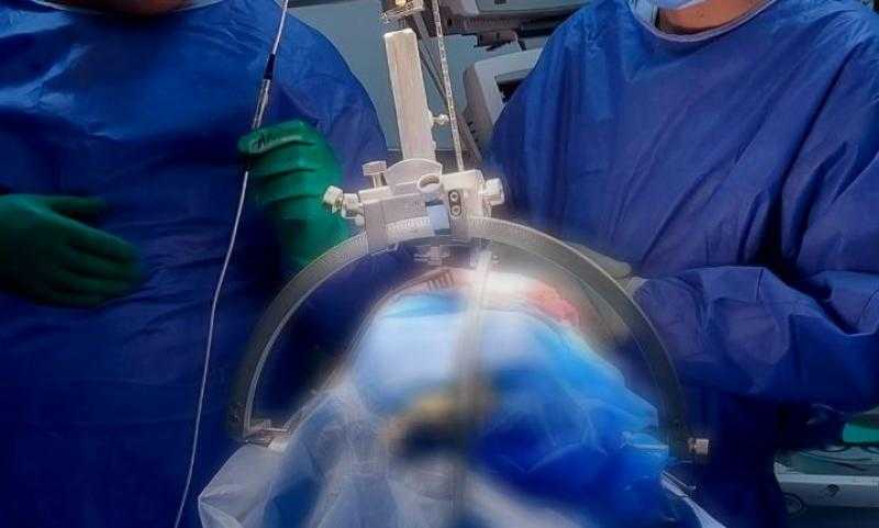 فريق جراحي بمستشفى كفر شكر ينقذ حياة شاب أصيب بكسر في الجمجمة
