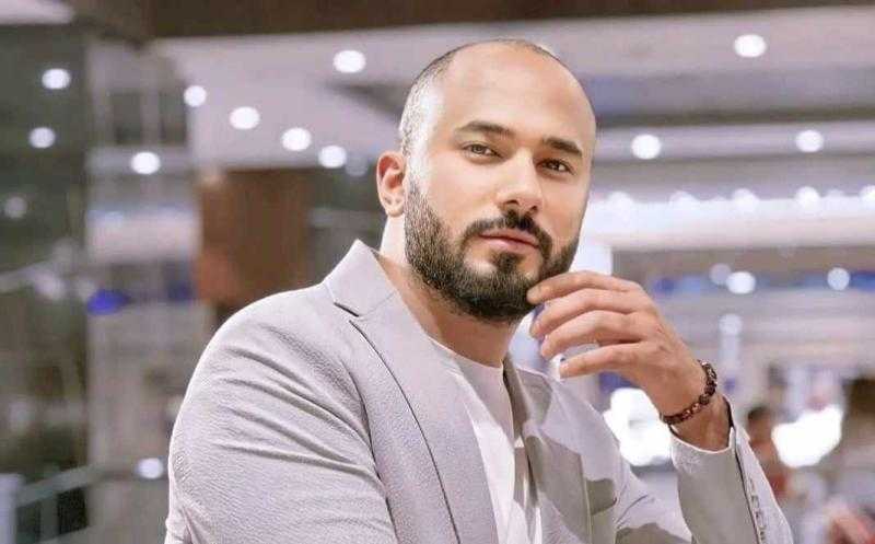 كوميدي لايت.. علي عقيل يكشف تفاصيل مشاركته فى ”حياة باهتة”